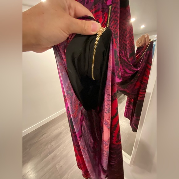 Cache- fuchsia, red and, black dress with gold zipper - Picture 8 of 8